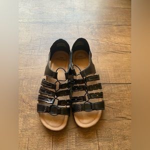 Earth origins sandals size 7.5